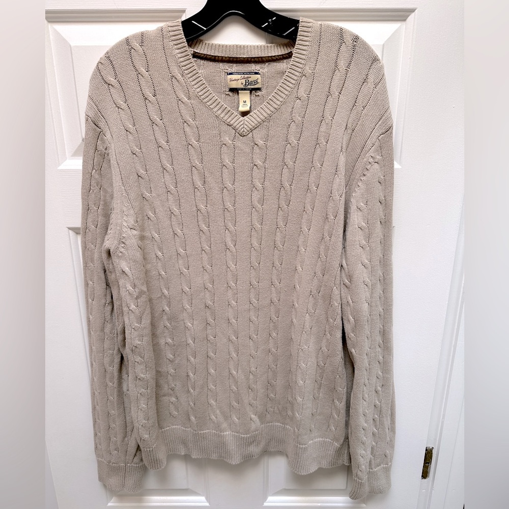 Heritage Collection by Bass v-neck cable knit sweater, size Medium.